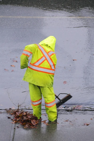 Worker or Street Sweeper Cleaning Sewer Opening — Stock Photo, Image