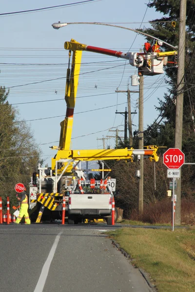 Bemanning vaststelling van elektrische leidingen — Stockfoto