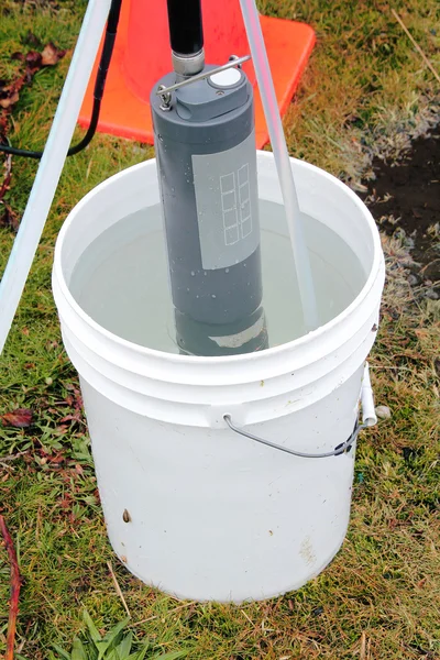 井戸水をテストするための手段 — ストック写真