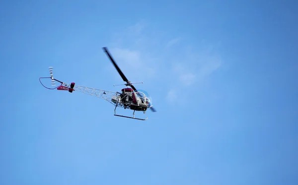 Dwóch pasażerów Bubble helikopter — Zdjęcie stockowe