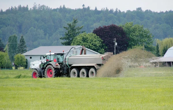 Using Liquid Cattle Manure — Stock Photo, Image