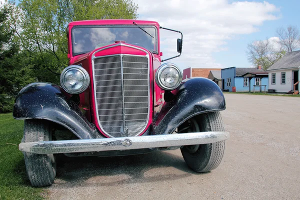 Roter Oldtimer LKW — Stockfoto