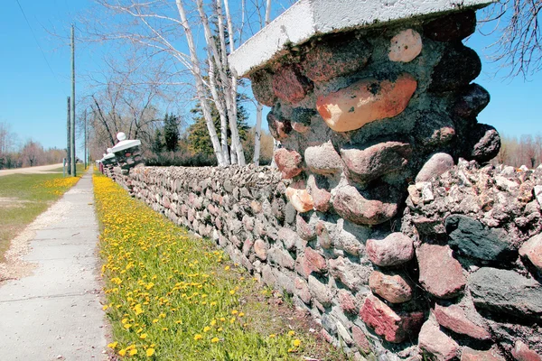 Muro de ladrillo inclinado — Foto de Stock