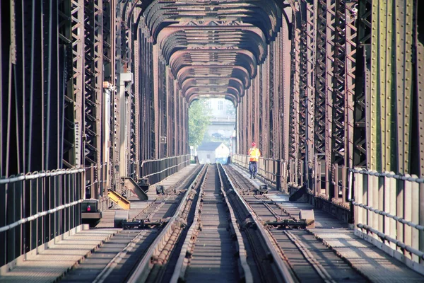 CN kontroluje železniční most — Stock fotografie