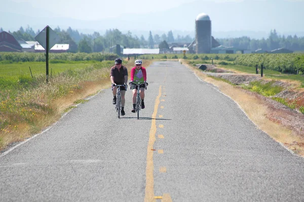 两个华盛顿骑自行车的人 — 图库照片
