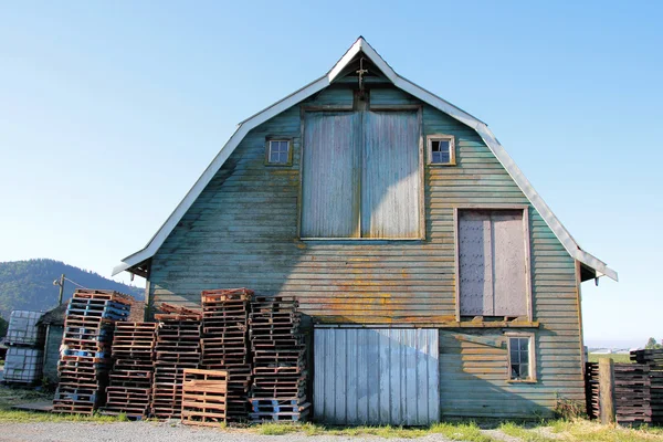 Palati di legno e vecchio fienile — Foto Stock