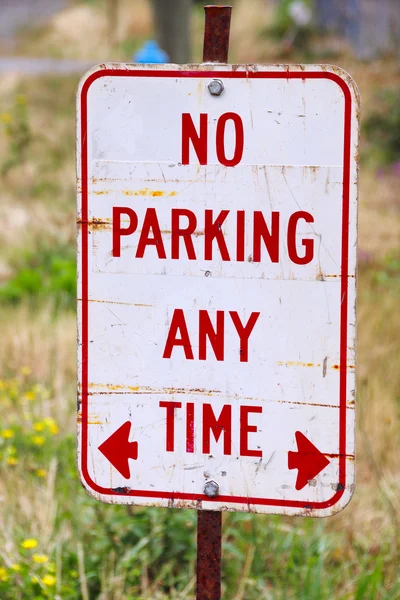 Close on No Parking Sign — Stock Photo, Image