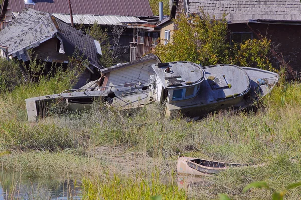 Barco de pesca abandonado — Fotografia de Stock