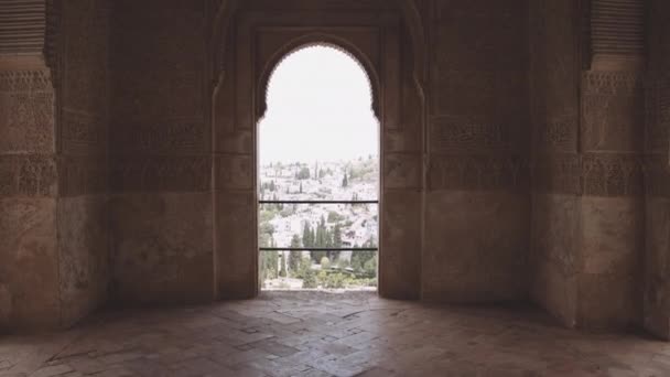 Arco smerlato e dettaglio della finestra dell'Alhambra — Video Stock