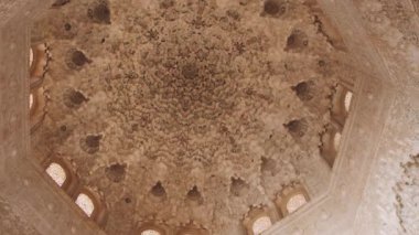 Alhambra 'daki Kule Tavanı