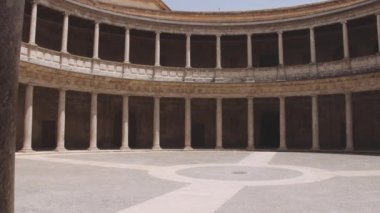 Alhambra 'daki Avlu Sarayı