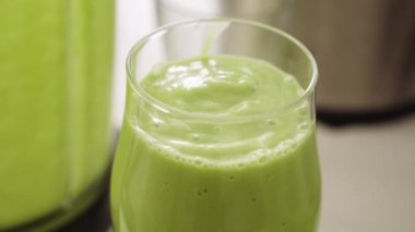 Sağlıklı Avokado ve Kereviz Smoothie