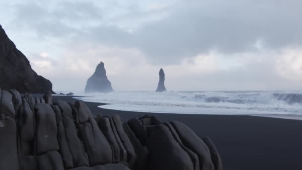 Black Sand Beach With Sea Stacks At Dusk — Stock Video