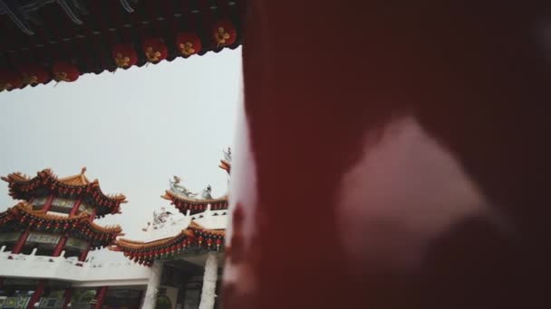 Entré av utsmyckade Thean Hou templet — Stockvideo