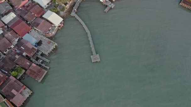 Drone over Waterfront Épületek George Town — Stock videók