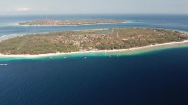 İHA uçağı Gili Adaları 'nın birinde yakınlaştır