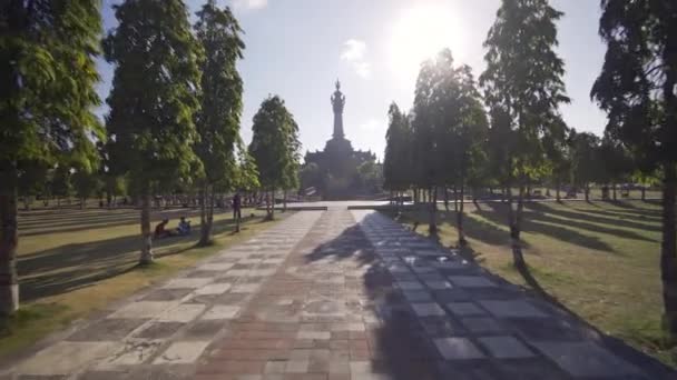 Деревянный путь к памятнику Баджре Санди — стоковое видео