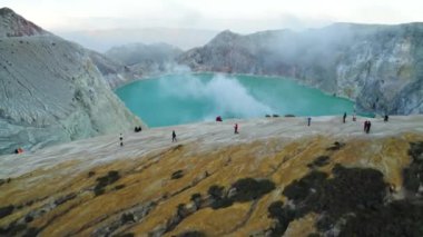 Kawah Ijen Volkan Krateri Gölü 'nde İnsansız Hava Aracı