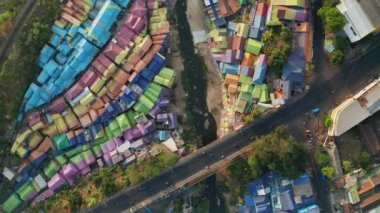 Kampung Warna Warna Uyarı Jodipan 'ın Çok Renkli Binaları Üzerine İHA