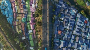 Kampung Warna Warna Uyarı Jodipan 'ın Çok Renkli Binaları Üzerine İHA