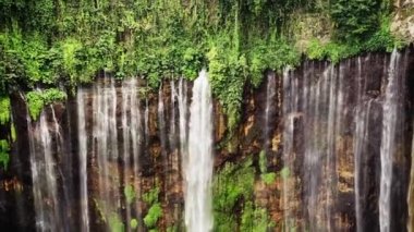 Tumpak Sewu Şelalelerinin Uçurum Yüzünden Şelaleler Düştü