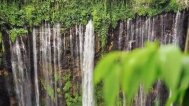 Tumpak Sewu Şelaleleri Coban Sewu olarak da bilinir.