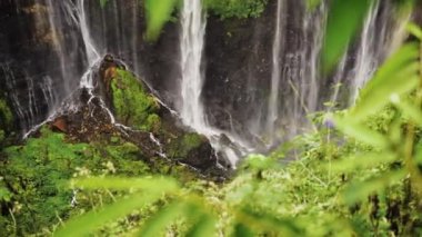 Katmanlı Tumpak Sewu Şelaleleri