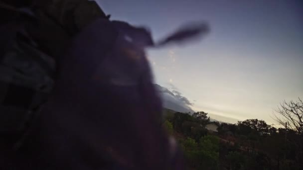 Landschaft von Tulamben und Mount Agung — Stockvideo