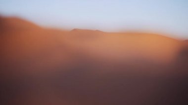 Manzaradaki Büyük Çöl Kumulları