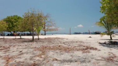 Kumsalda İHA ve Kanawa adasından denize