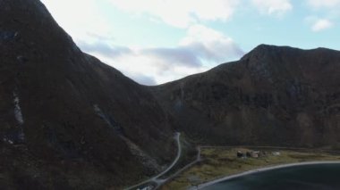 Mavi Gök Altında Dron Dağları ve Fiyort