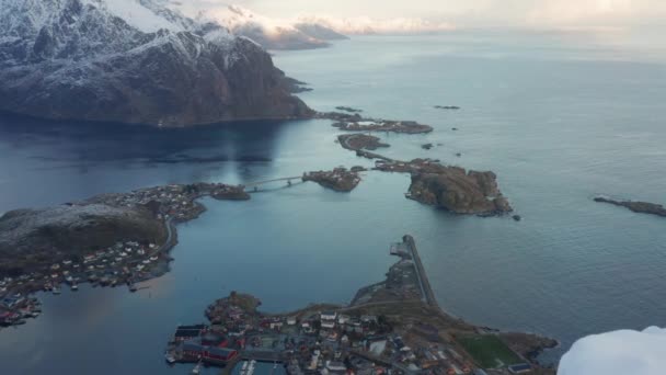 Drone Volo sulle isole Lofoten e montagne — Video Stock