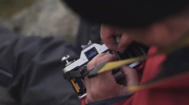Yürüyüşçü Filmi Eski Kameraya Koyuyor