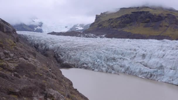 Drone Over Massive Glacier En Islandia — Vídeos de Stock