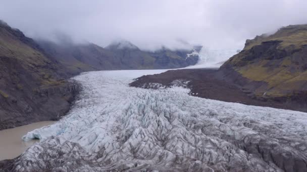 Drone over gletsjer en landschap in IJsland — Stockvideo