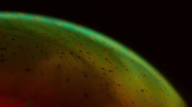 Sabun 'un Film Yüzeyinden Işıltılı Macro Çekimi