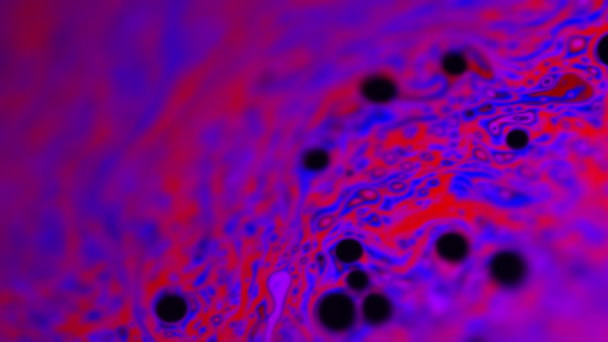 Макро-снимок абстрактных розовых красок из фильма Мыльного пузыря — стоковое видео