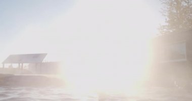 Bikini 'deki Güzel Kadın Kaplıcaya Giriyor