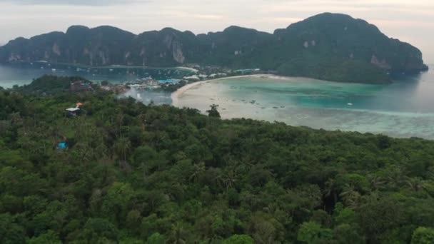 Paesaggio aereo mozzafiato di Koh Phiphi Beach in Thailandia — Video Stock