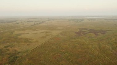 Arkaplanda Parlak Gökyüzü ile Açık Alanlar 'ın Görkemli Görünümü