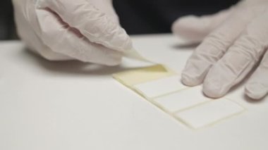 Kapalı Aşıya Doktor Etiketi Yerleştiriliyor