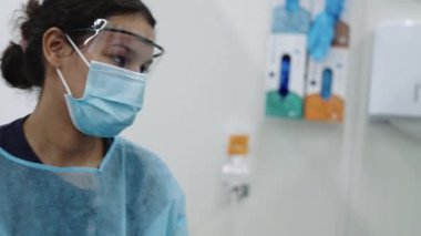 Hasta ile İletişim Maskesi Doktoru