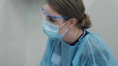 Facebook Maskeli Doktor Not Alıyor