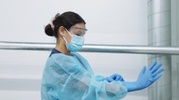 Doctor Carrying Tray Of Test Tubes — Stock Video