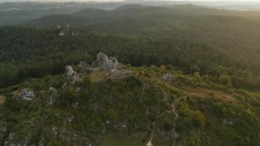 İnsansız Hava Aracı Güneş Işığı Altında Uçuyor