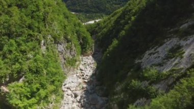 Rocky Stream üzerinde İHA Uçuşu