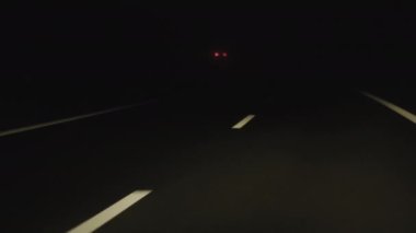 Şehir Limanı 'nda Sisli Gece Lambası Işığı