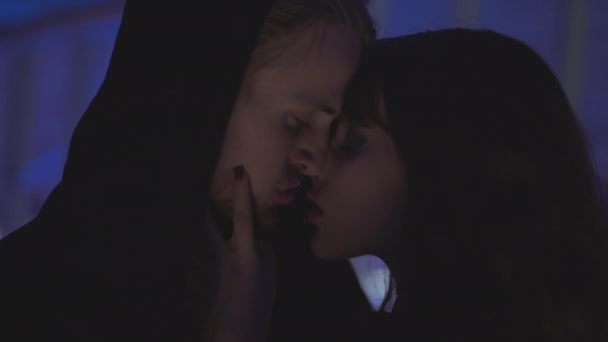 Focused Closeup Shot of Couples Passionately Kissing in a Dark Room — Stock Video