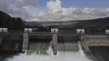 Hidroelektrik Barajı Köprüsünde İnsansız Hava Aracı Vuruldu