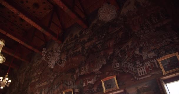 Intrinsieke Architectuur Details van Wat Arun Tempel met Boeddhabeeld in het Midden — Stockvideo